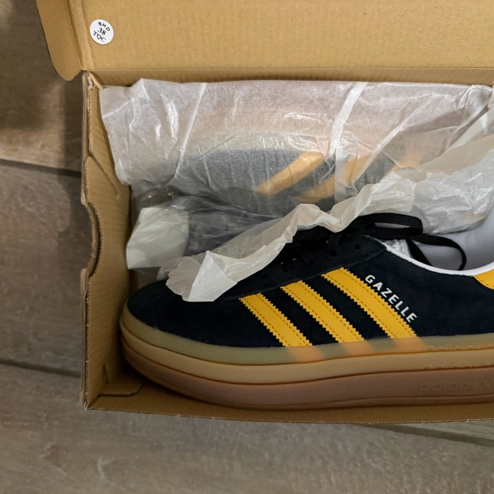 Adidas Gazelle Bold W Black and Yellow Sneakers Size 7 NWT